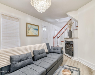 132 Heck Avenue - Photo Thumbnail 6