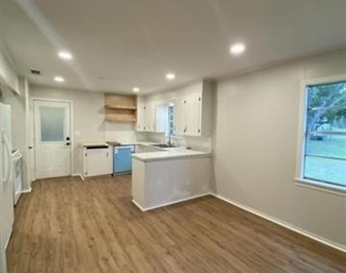 1610 W Frank Street - Photo Thumbnail 2