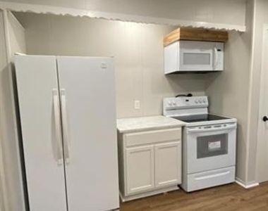 1610 W Frank Street - Photo Thumbnail 3