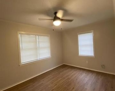 1610 W Frank Street - Photo Thumbnail 5