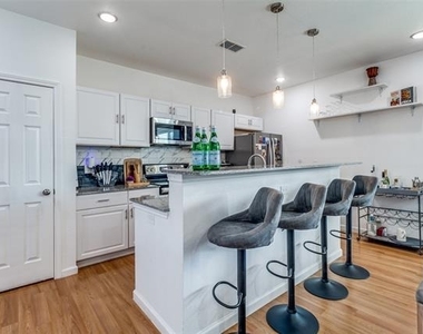 3121 Rutz Street - Photo Thumbnail 6