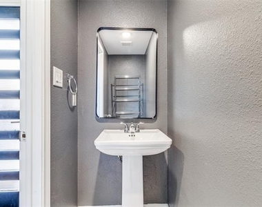 3121 Rutz Street - Photo Thumbnail 11