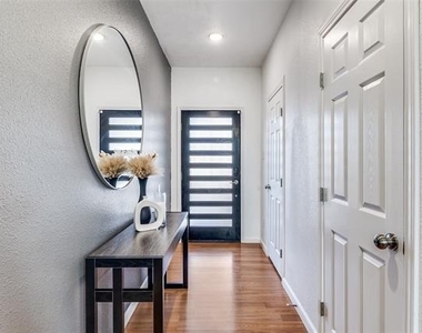 3121 Rutz Street - Photo Thumbnail 1