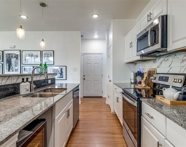 3121 Rutz Street - Photo Thumbnail 9