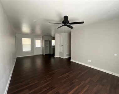 405 E Pine Street - Photo Thumbnail 6