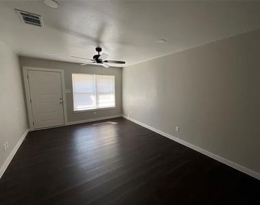 405 E Pine Street - Photo Thumbnail 4