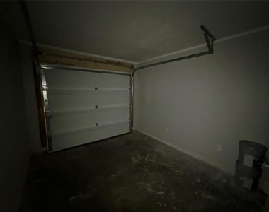 405 E Pine Street - Photo Thumbnail 18