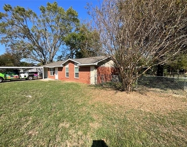 405 E Pine Street - Photo Thumbnail 1