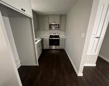 405 E Pine Street - Photo Thumbnail 3