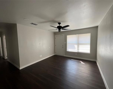 405 E Pine Street - Photo Thumbnail 5