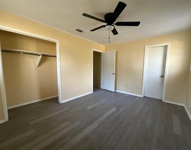 1361 Shady Lane - Photo Thumbnail 17
