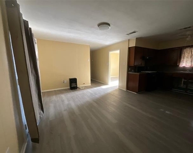 1361 Shady Lane - Photo Thumbnail 4