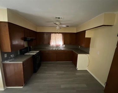1361 Shady Lane - Photo Thumbnail 5