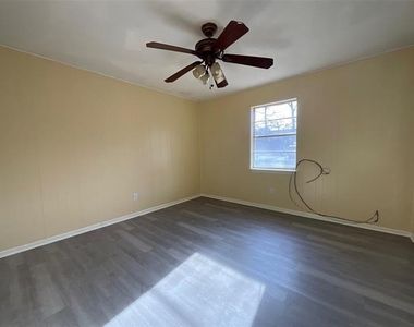 1361 Shady Lane - Photo Thumbnail 6
