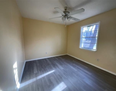 1361 Shady Lane - Photo Thumbnail 20