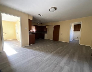 1361 Shady Lane - Photo Thumbnail 3