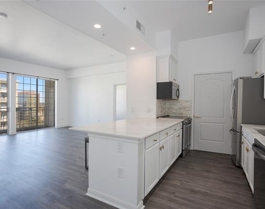 3225 Turtle Creek Boulevard - Photo Thumbnail 1