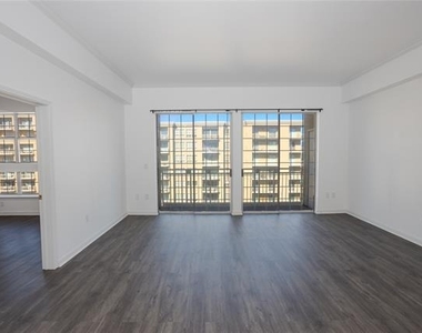 3225 Turtle Creek Boulevard - Photo Thumbnail 4