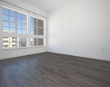 3225 Turtle Creek Boulevard - Photo Thumbnail 6