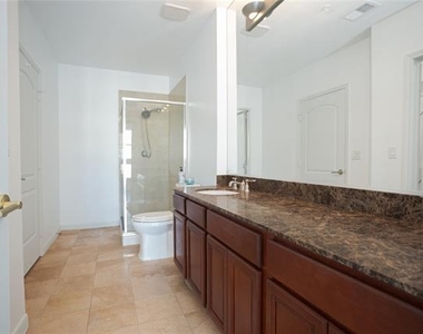 3225 Turtle Creek Boulevard - Photo Thumbnail 7