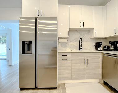 2100 Ne 45th Street - Photo Thumbnail 12