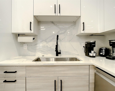 2100 Ne 45th Street - Photo Thumbnail 13