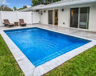 2100 Ne 45th Street - Photo Thumbnail 1