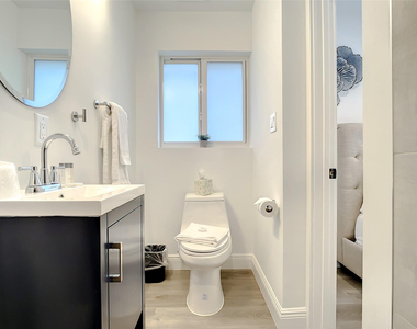 2100 Ne 45th Street - Photo Thumbnail 21