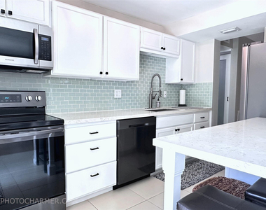 1301 River Reach Drive - Photo Thumbnail 5