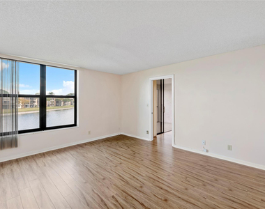 6519 Coral Lake Drive - Photo Thumbnail 7