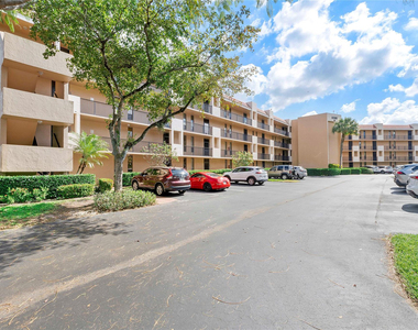 6519 Coral Lake Drive - Photo Thumbnail 12