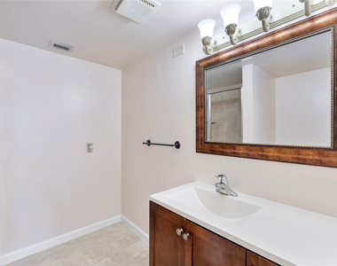 6519 Coral Lake Drive - Photo Thumbnail 10