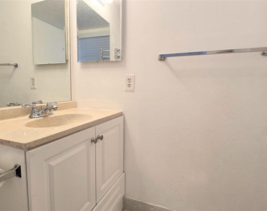 8421 Lagos De Campo Boulevard - Photo Thumbnail 18