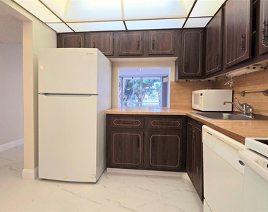 8421 Lagos De Campo Boulevard - Photo Thumbnail 3