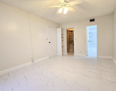8421 Lagos De Campo Boulevard - Photo Thumbnail 13