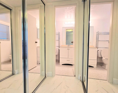 8421 Lagos De Campo Boulevard - Photo Thumbnail 15