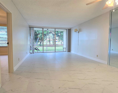 8421 Lagos De Campo Boulevard - Photo Thumbnail 4