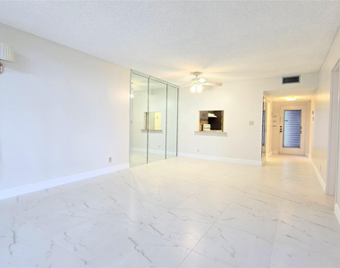 8421 Lagos De Campo Boulevard - Photo Thumbnail 5
