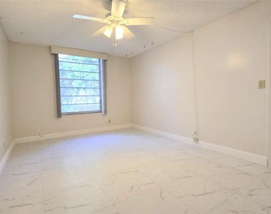 8421 Lagos De Campo Boulevard - Photo Thumbnail 8