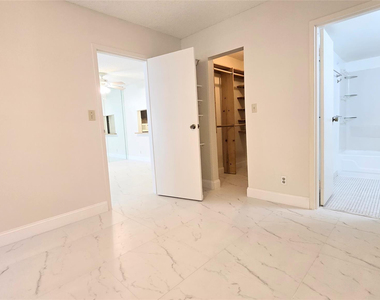 8421 Lagos De Campo Boulevard - Photo Thumbnail 9