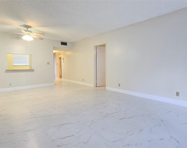 8421 Lagos De Campo Boulevard - Photo Thumbnail 6