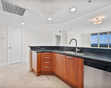 15051 Royal Oaks Lane - Photo Thumbnail 10