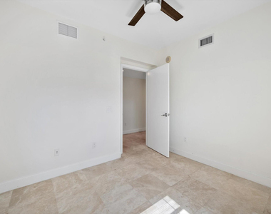 15051 Royal Oaks Lane - Photo Thumbnail 14