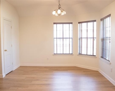 10305 Bent Tree Drive - Photo Thumbnail 3