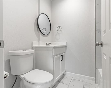 1123 W Morgan Street - Photo Thumbnail 7
