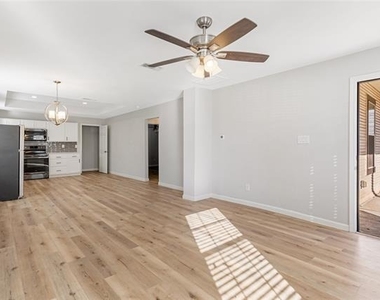 1123 W Morgan Street - Photo Thumbnail 14