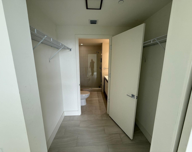 2000 Metropica Way - Photo Thumbnail 9