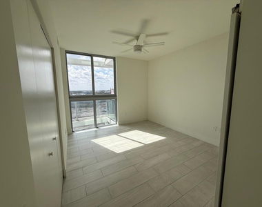 2000 Metropica Way - Photo Thumbnail 3