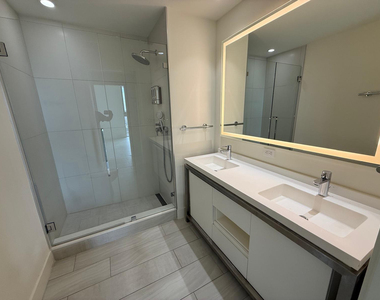 2000 Metropica Way - Photo Thumbnail 7