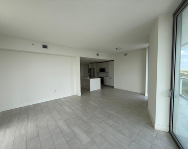 2000 Metropica Way - Photo Thumbnail 5